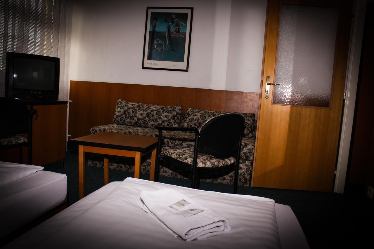 Hotel Morava Uherske Hradiste Ngoại thất bức ảnh