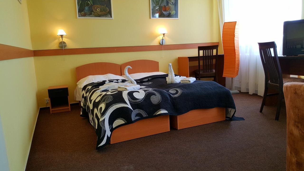 Hotel Morava Uherske Hradiste Ngoại thất bức ảnh