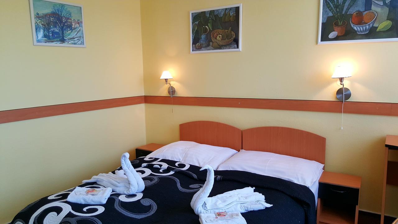 Hotel Morava Uherske Hradiste Ngoại thất bức ảnh