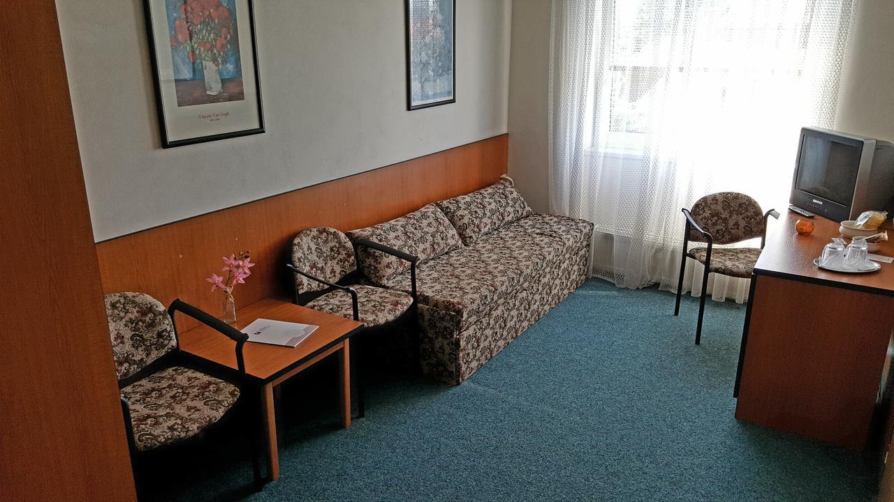 Hotel Morava Uherske Hradiste Ngoại thất bức ảnh