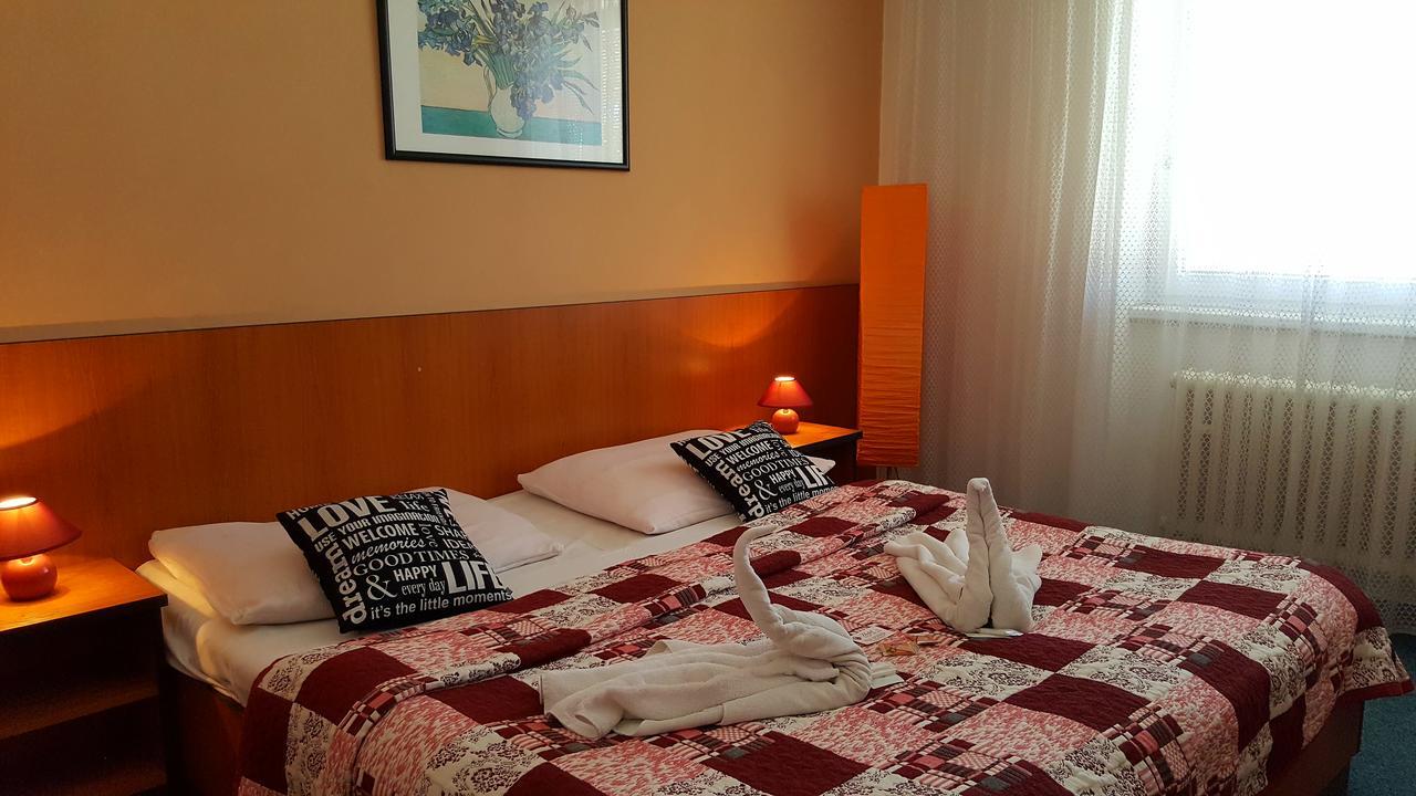 Hotel Morava Uherske Hradiste Ngoại thất bức ảnh
