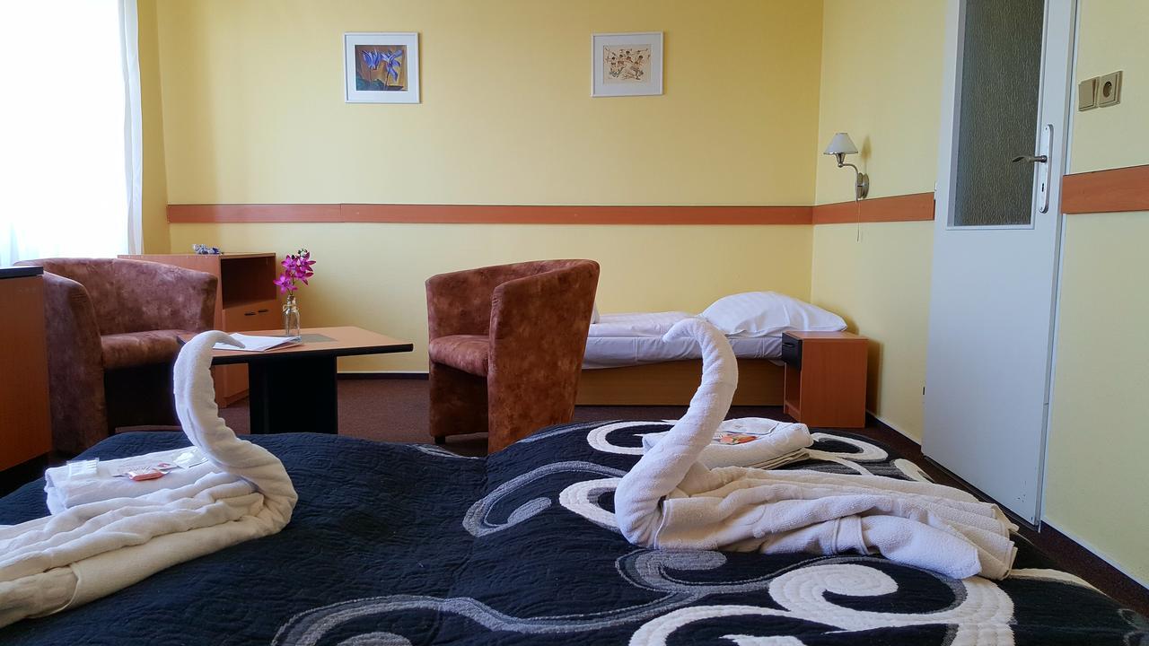 Hotel Morava Uherske Hradiste Ngoại thất bức ảnh